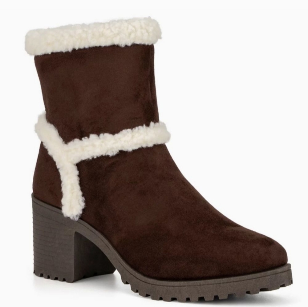 BNWT sherpa block heel booties